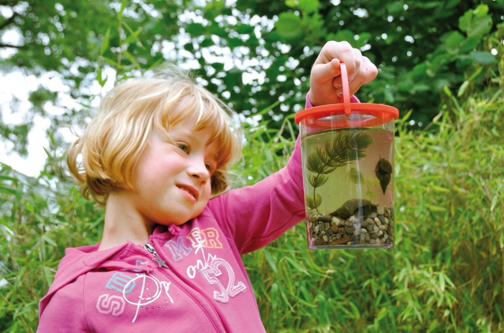Forscherkübel mit Lupe